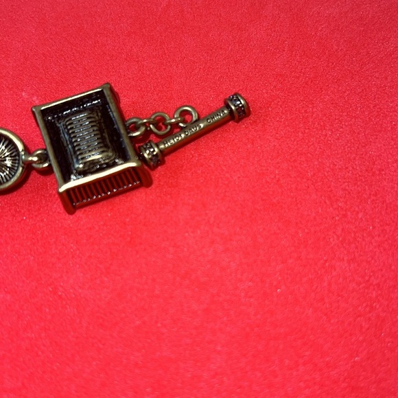 Heidi Daus beautiful crystal toggle bracelet - Picture 5 of 5